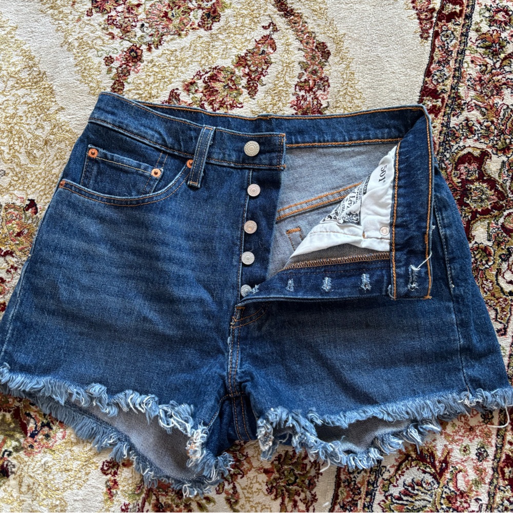 Levi daisy dukes